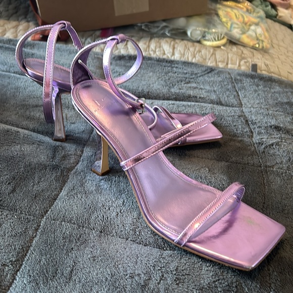 Worn once metallic purple heels - Picture 4 of 7